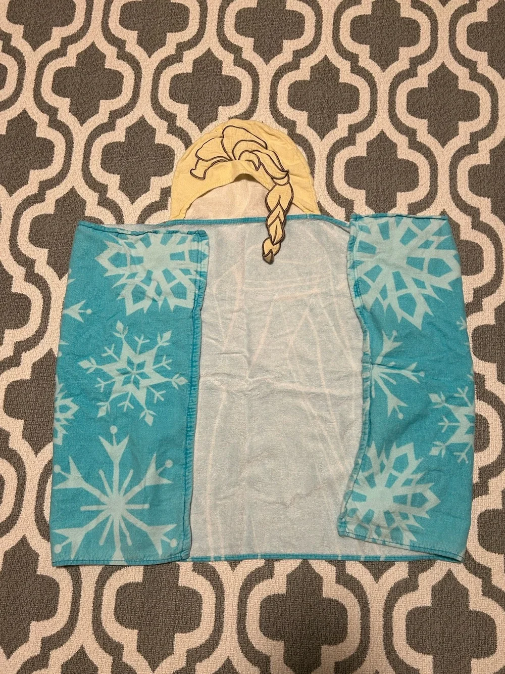 Disney Elsa Hooded Kids Towel in Turquoise with White Snowflakes